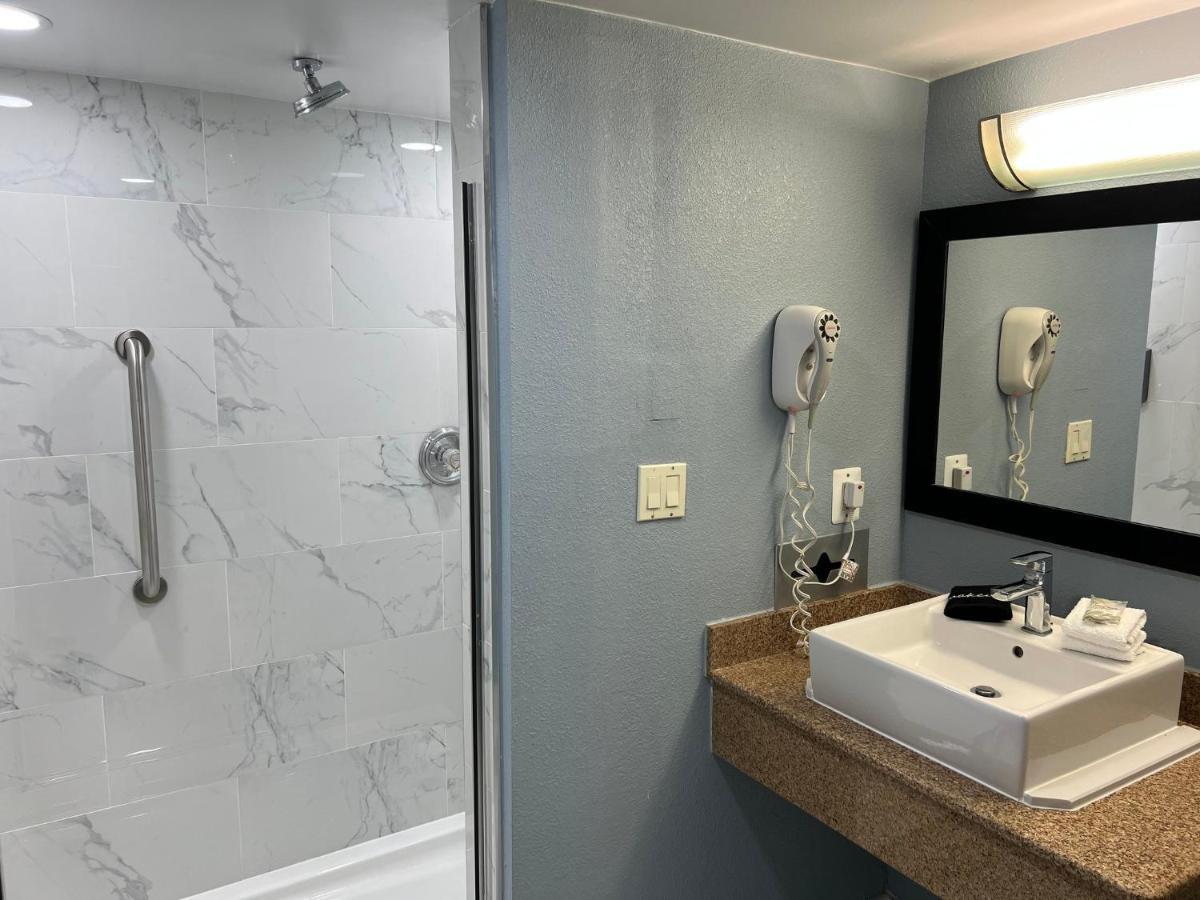 Red Roof Inn & Suites Mt Holly - Mcguire Afb Westampton Buitenkant foto