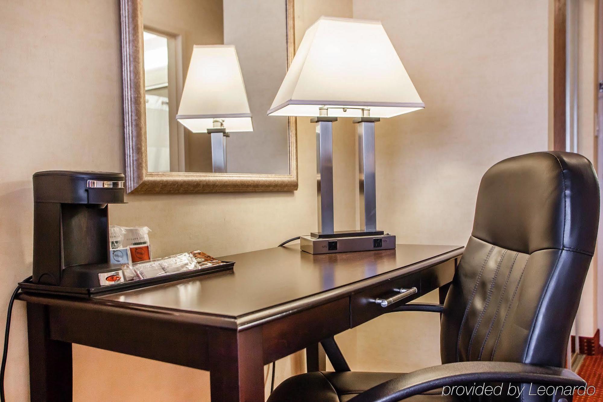 Red Roof Inn & Suites Mt Holly - Mcguire Afb Westampton Buitenkant foto